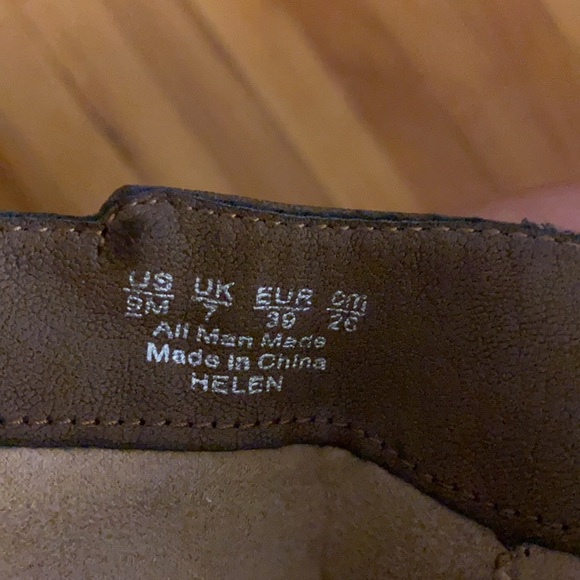 Ankle Boots. Tan/Snake. Size 9. - Picture 8 of 11